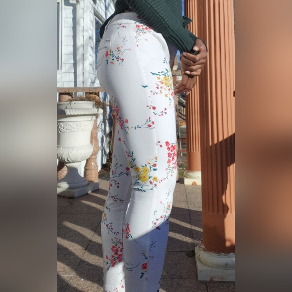 Women's Floral The Audrey Pant - Picture 4 of 6
